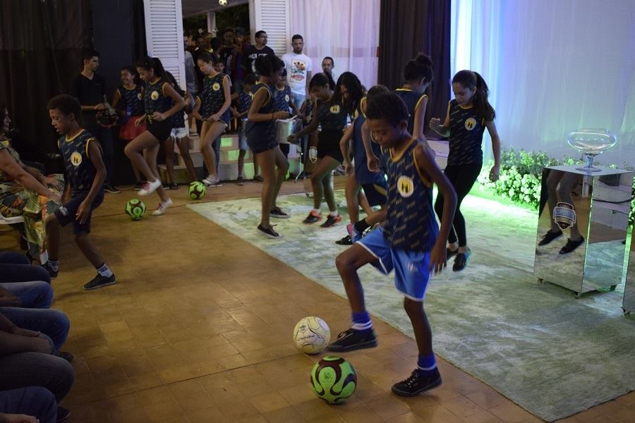 Crianças da SOAF participam da Abertura do Congresso Esportivo de Milagres